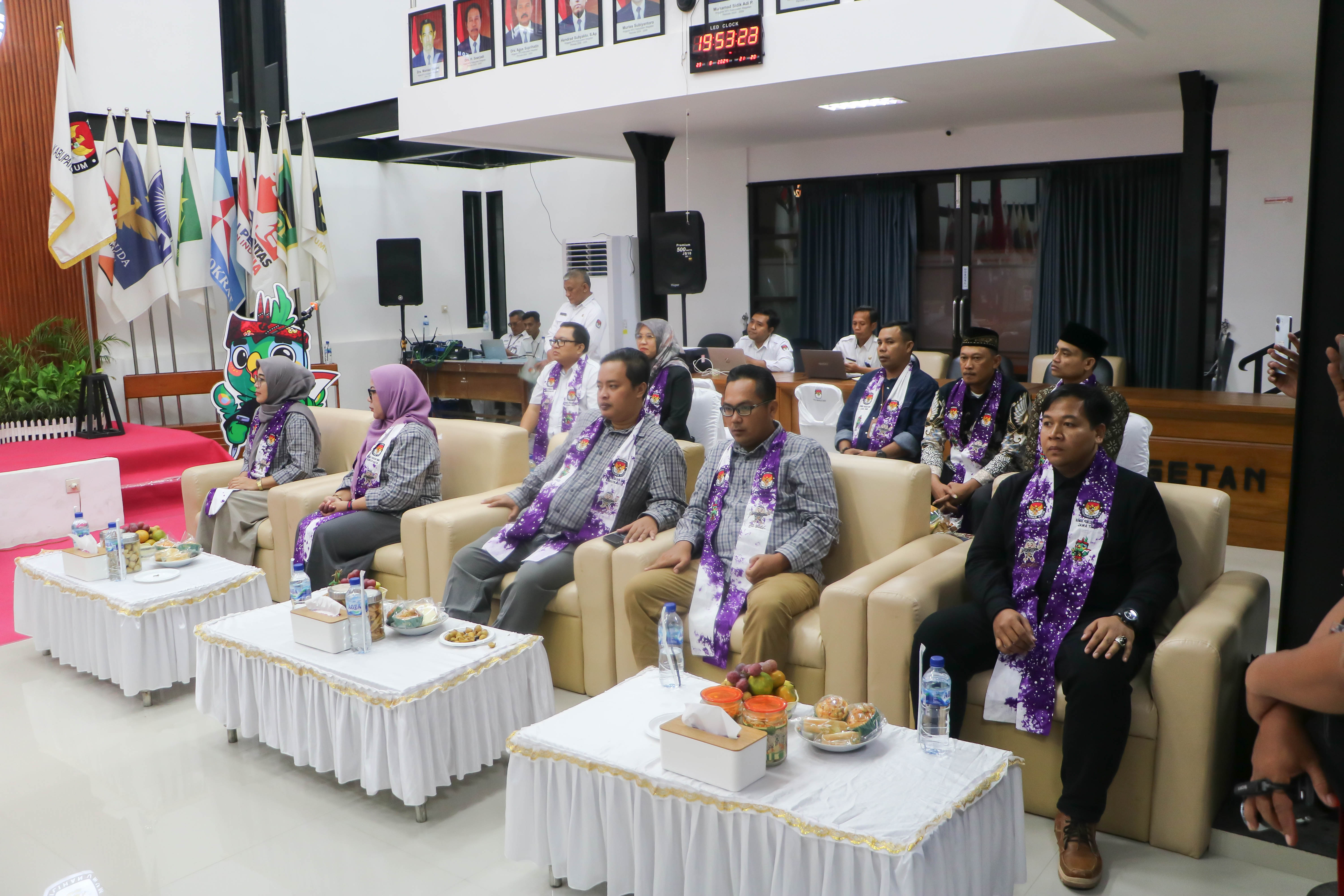 Bawaslu Magetan di kantor KPU Magetan