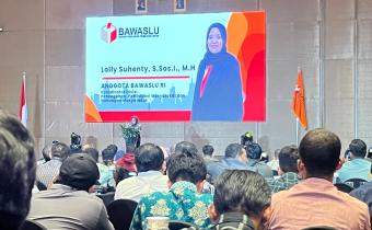 Anggota Bawaslu RI, Lolly Suhenty